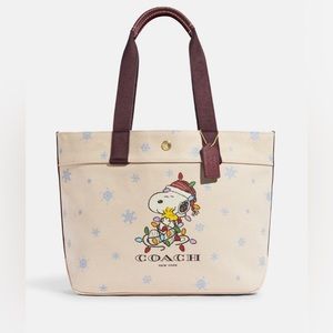 New Coach X Peanuts Tote In Canvas With Snoopy Ice Skate Motif